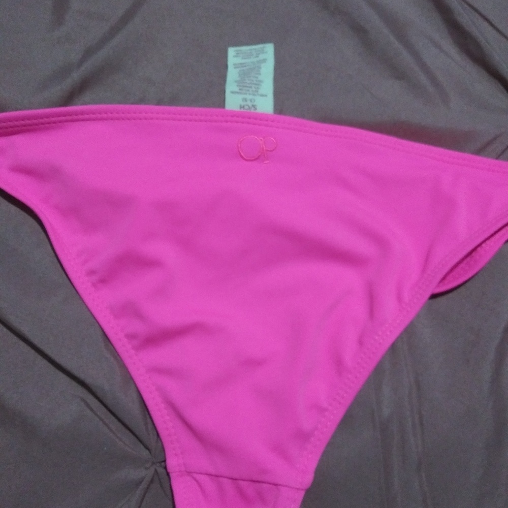 Bikini - Picture 3 of 3